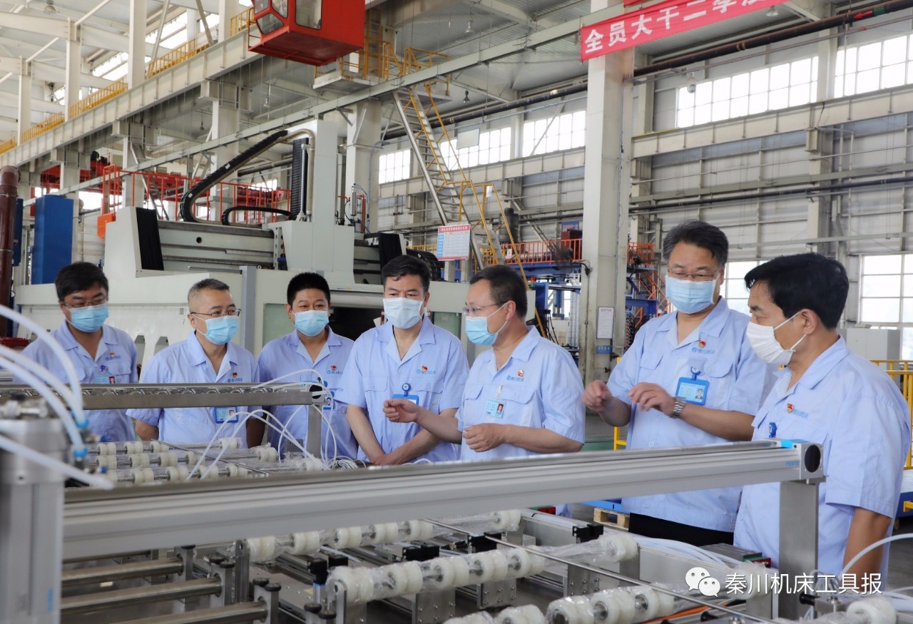 严鉴铂董事长深入集团本部生产一线调研指导工作