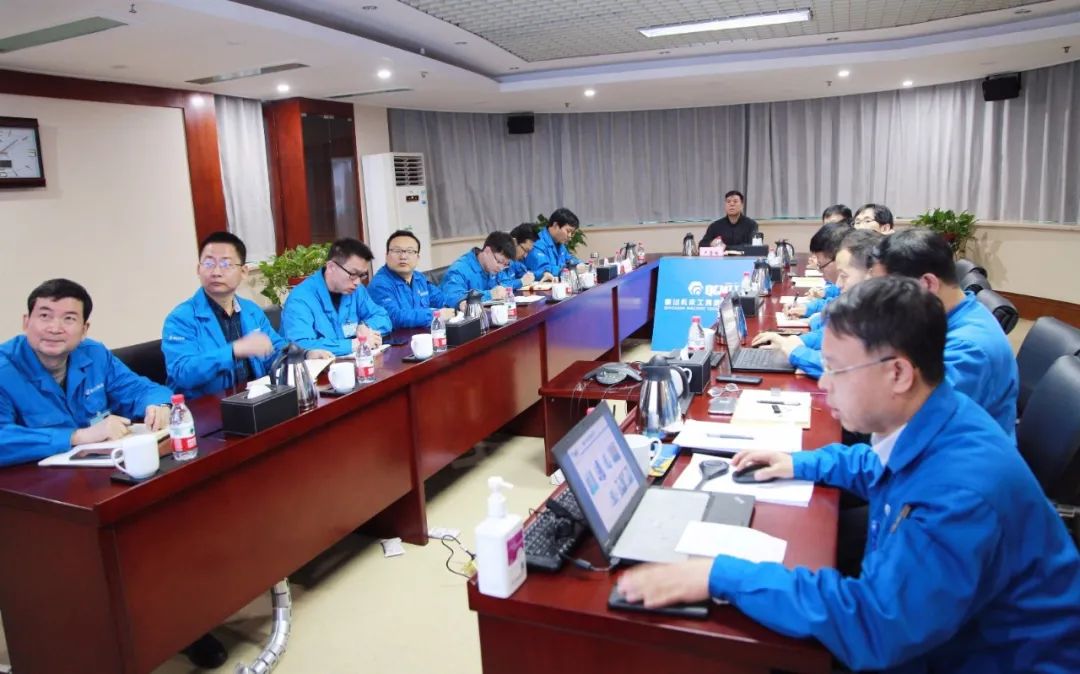 严鉴铂董事长与本部科研人员、技术专家座谈交流