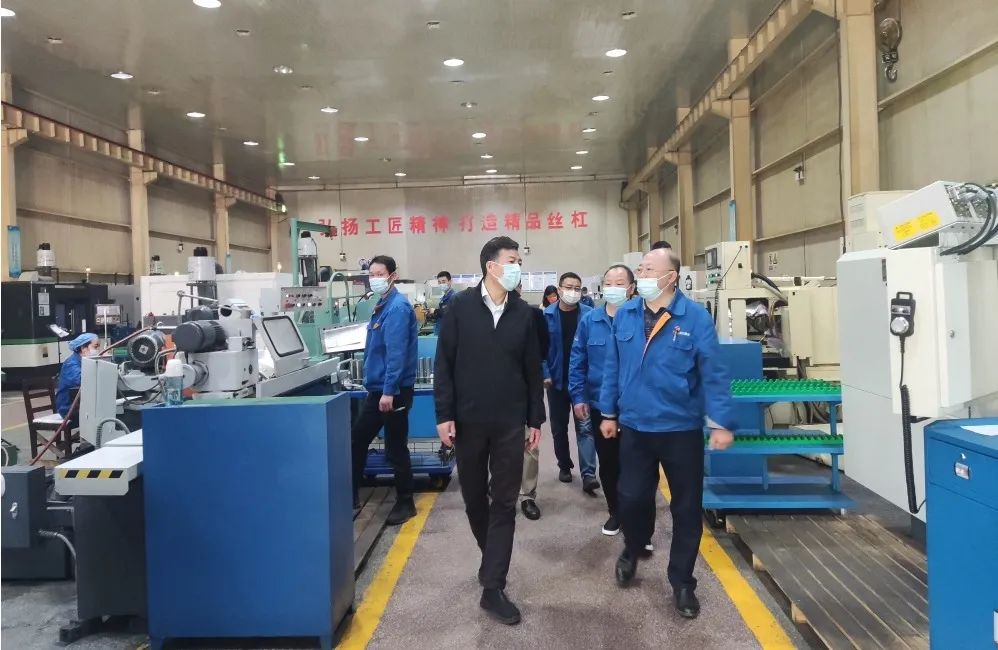 严鉴铂：解放思想 主动作为 思变应变