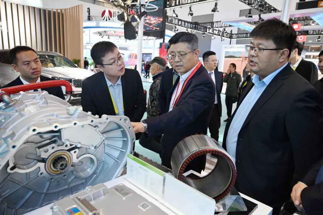 【集团资讯】马旭耀到丝博会法士特和Ebpay展台指导工作